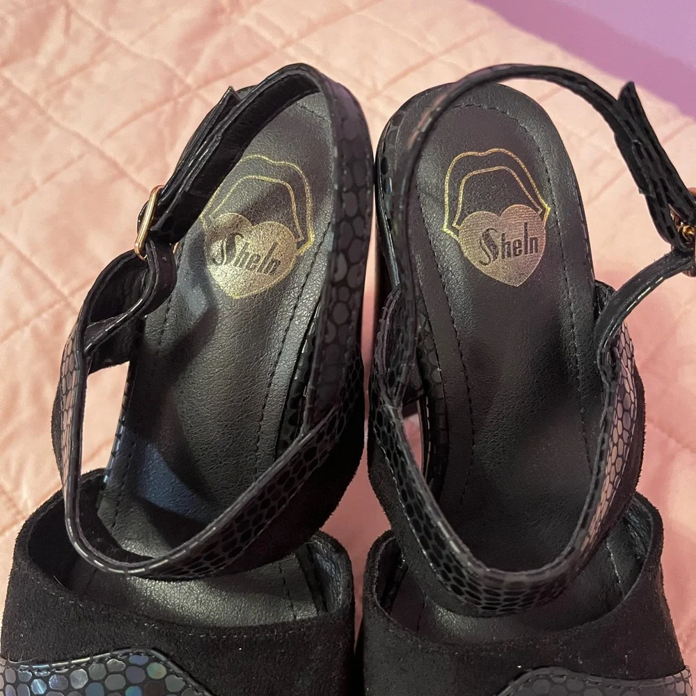 SHEIN Iridescent Black Platform Sandals